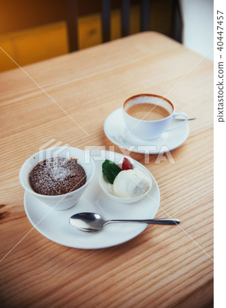 Cake ice cream with chocolate and cappuccino Cake ice cream with chocolate and cappuccino 40447457