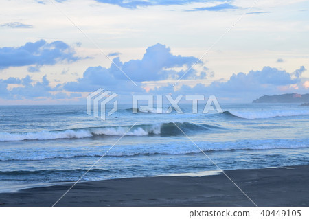 Evening sunset surfing 40449105