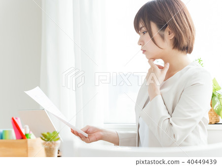 A woman who prepares materials 40449439