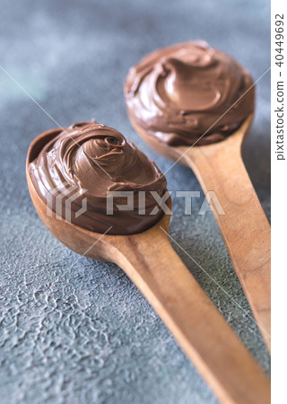 Two wooden spoons of chocolate cream 40449692