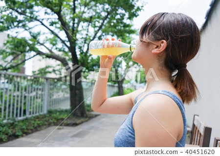 Young woman doing hydration while playing sports Young woman doing hydration while playing sports 40451620
