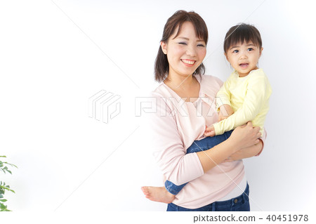 抱著一個孩子的母親 抱著一個孩子的母親 40451978