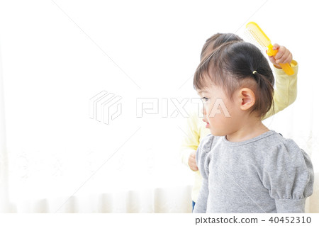 兩個孩子在玩美容師 40452310