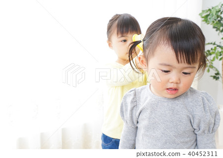 兩個孩子在玩美容師 40452311