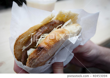 serbian pljeskavica in pita 40453094