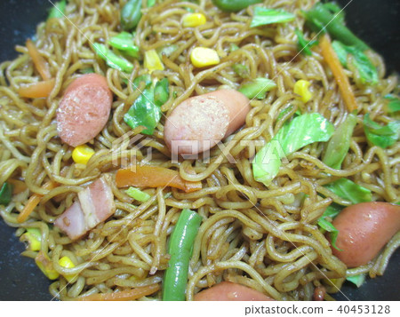 Fried noodles with beans 40453128
