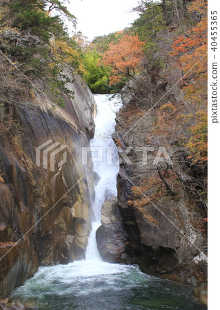 秋季Sensui瀑布和彩虹（Oyodo Shosenkyo） 40455365