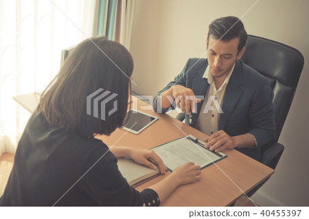 Employer been invited to sign work contract Employer been invited to sign work contract 40455397