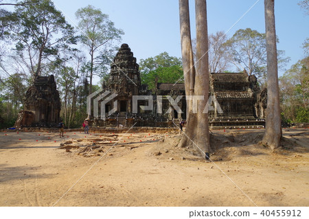 Angkor ruins Tomanon 40455912