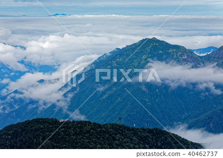 Maho Taka Ropeway and the white mountain above the clouds seen from Nishihodoku 40462737