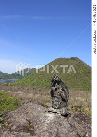 Stone statue on top of Sulsu rock of Mount Haruna 40463621