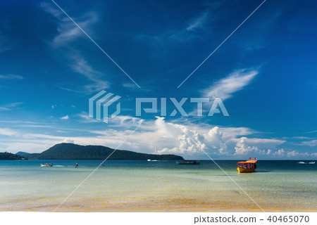 Yellow longtail boat moored at the beach Yellow longtail boat moored at the beach 40465070