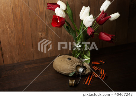 old soldier's flask and flower, world war concept old soldier's flask and flower, world war concept 40467242