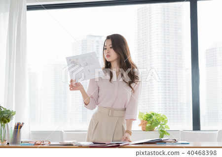 商業年輕女人 商業年輕女人 40468398