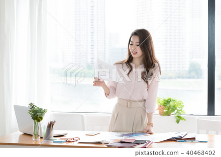 Business young woman Business young woman 40468402