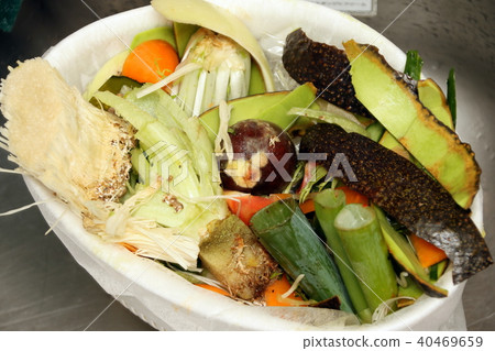 垃圾扔在三角形的角落裡 40469659