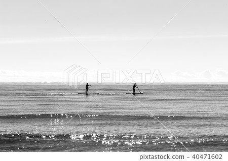 paddle boarding silhouettes 40471602