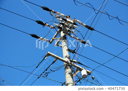 電線和電線桿 40471730