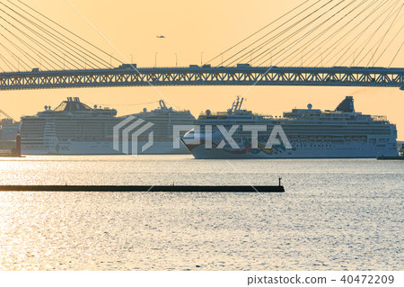 遊輪來來往往 40472209