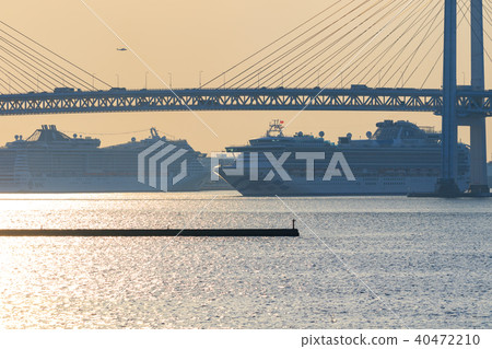 遊輪來來往往 40472210