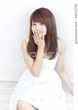 Young lady's hair style Young lady's hair style 40472761