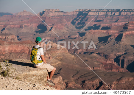 Tourist with backpack at Grand Canyon 40473567