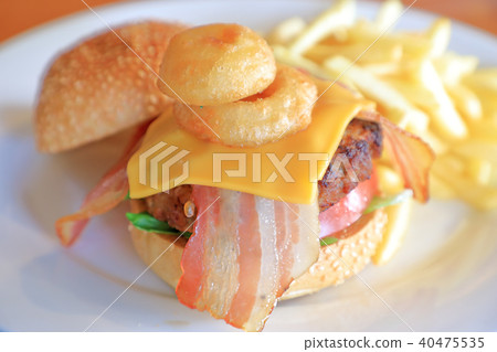 Delicious hamburgers 40475535