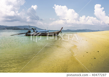 boat of stranded in sands Phi Phi Don island Thail boat of stranded in sands Phi Phi Don island Thail 40477287
