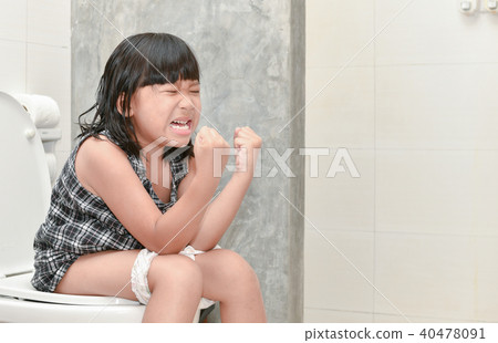 girl feel pain with constipation in the bathroom 40478091