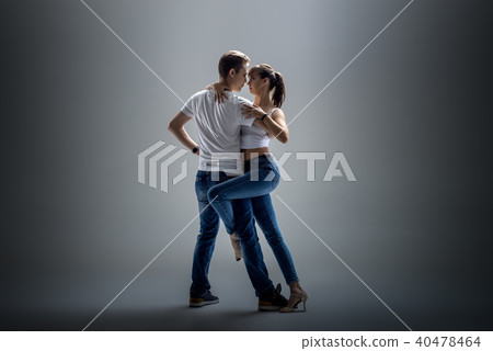 couple dancing social danse 40478464