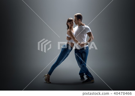 couple dancing social danse 40478466