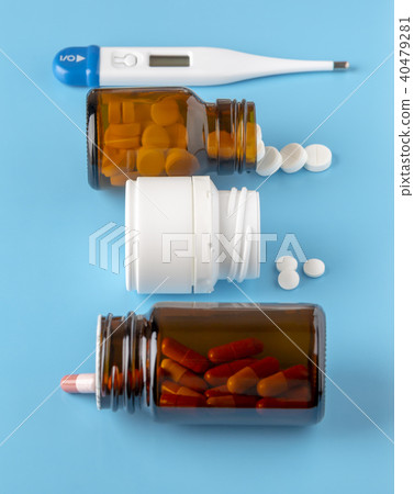 Various pills bottles and white round pills 40479281