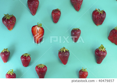 Strawberry Contagious Blues 40479857