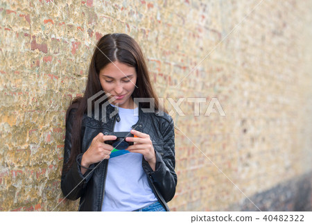 girl making photo of historical building 40482322