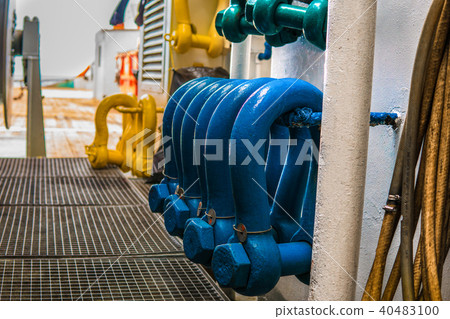 Anchor handling setup. Bow Shackles 40483100