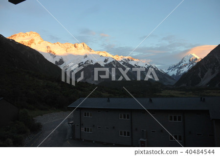 Morning Mount Cook, Mount Sefton, Mount Cook Village Morning Mount Cook, Mount Sefton, Mount Cook Village 40484544