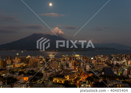 Kagoshima night view of Sakurajima city area 40485404