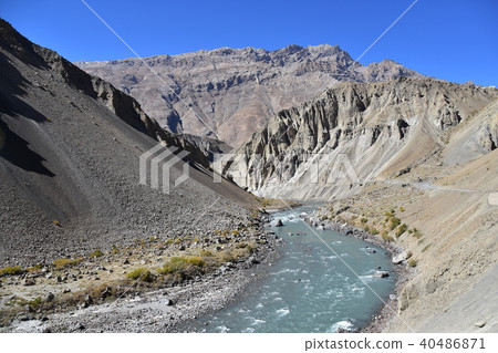 Mountainous area of India The superb view of Spiti valley The view from Tabo village to Kaza Beautiful mountain and river 40486871
