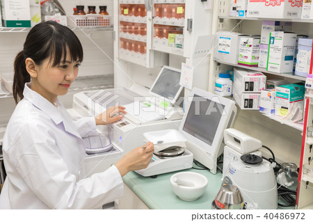 Dispensing pharmacy Pharmacy Dispensing pharmacy Pharmacy 40486972