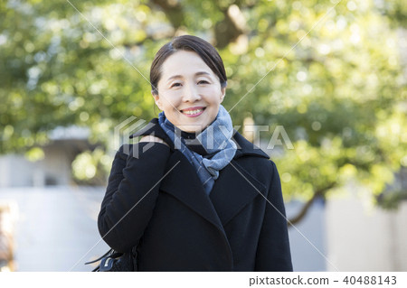 Mature woman outdoor 40488143
