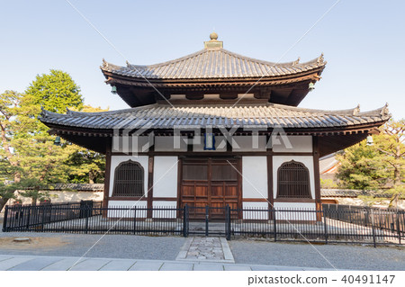The south gate gate of Myoshinji in Kyoto The south gate gate of Myoshinji in Kyoto 40491147