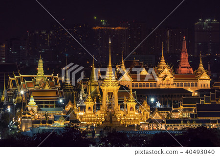 Top view Scene of Construction site of the Royal funeral pyre for King Bhumibol Adulyadejaadej at twilight in Bangkok, Thailand. 40493040
