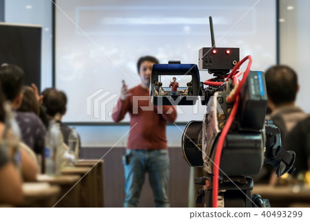 Closeup Video recording the Asian Speaker with casual suit on the stage over the presentation screen in the meeting room of business or education seminar, event and seminar concept Closeup Video recording the Asian Speaker with casual suit on the stage over the presentation screen in the meeting room of business or education seminar, event and seminar concept 40493299