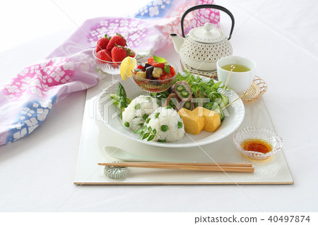 豆飯糰和飯糰一盤 豆飯糰和飯糰一盤 40497874