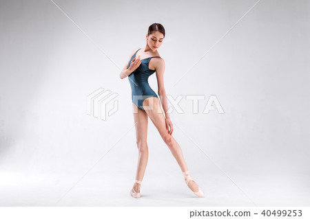 Slim beautiful ballerina on white backgorund 40499253