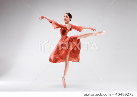 Slim beautiful ballerina on white backgorund 40499272