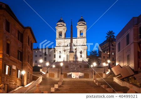 Twilight walking in Rome, Spanish steps 40499321