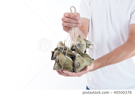 男子 送禮 送粽子 粽子 肉粽 端午節 包粽子 Man Giving Zongzi 粽をあげる 男子 送禮 送粽子 粽子 肉粽 端午節 包粽子 Man Giving Zongzi 粽をあげる 40500376