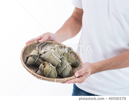 男子 送禮 送粽子 粽子 肉粽 端午節 包粽子 Man Giving Zongzi 粽をあげる 男子 送禮 送粽子 粽子 肉粽 端午節 包粽子 Man Giving Zongzi 粽をあげる 40500379