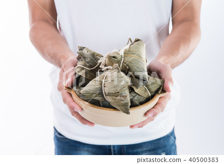 男子 送禮 送粽子 粽子 肉粽 端午節 包粽子 Man Giving Zongzi 粽をあげる 40500383
